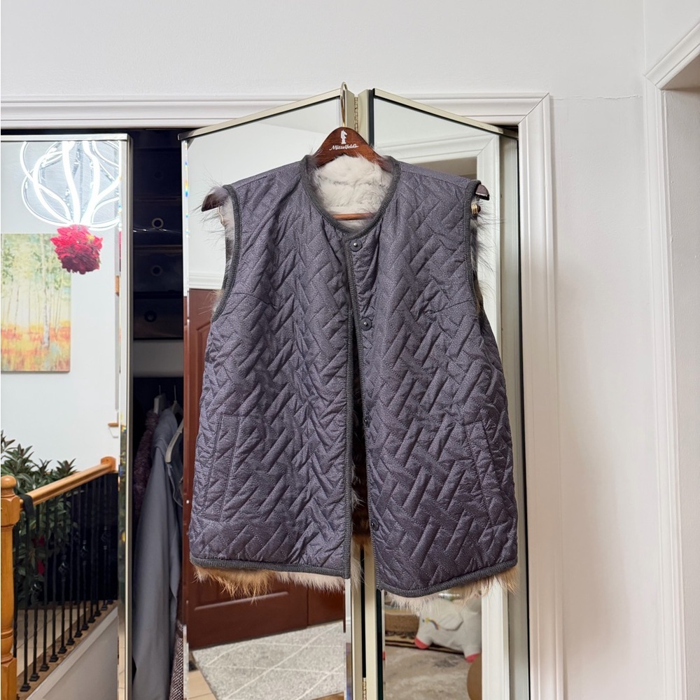 Linda Richards New York Reversible Fur Vest - Picture 4 of 5